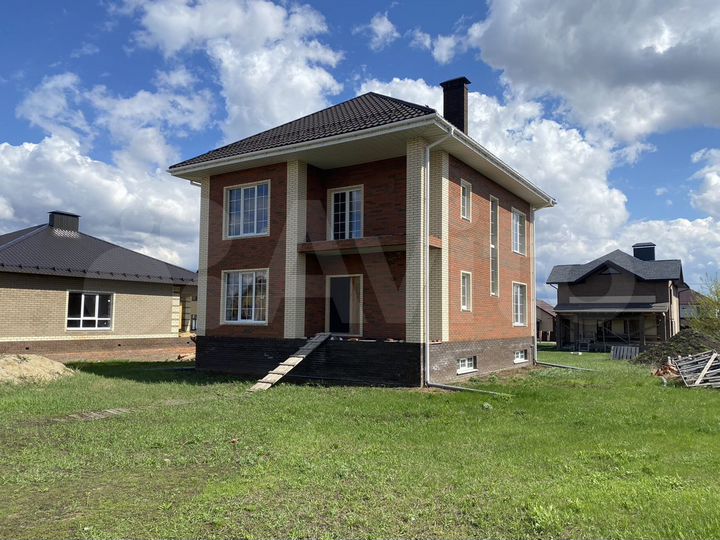 Дом 180 м² на участке 8 сот.