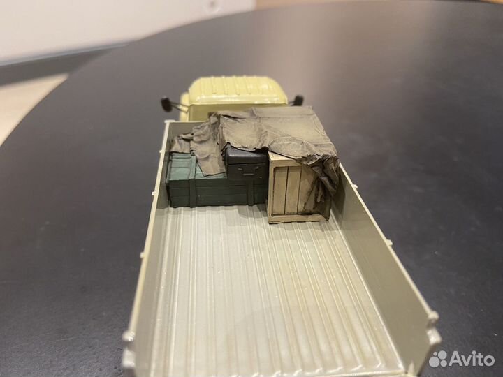 Газ с грузом и прицеп цистерна