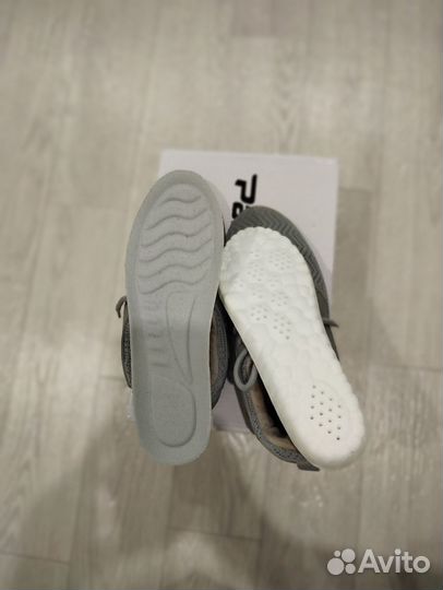 Кроссовки 35