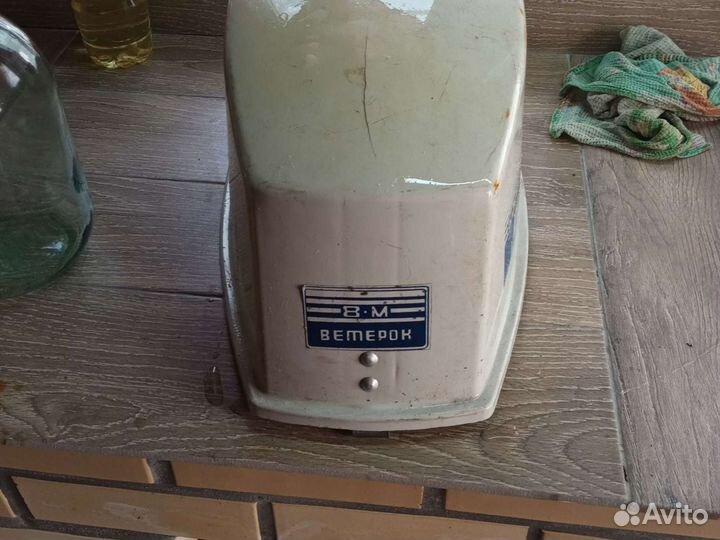 Крышка от лодочного мотора ветерок 8М