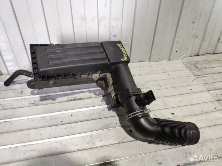 Корпус воздушного фильтра Volkswagen Golf 5 5-дв