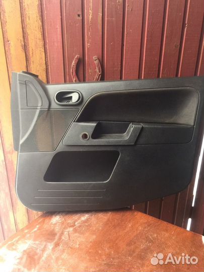 Обшивка дверей ford фьжен перед правая.левая