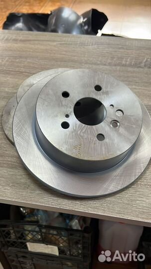 Задние тормозные диски тойото авенсис версо