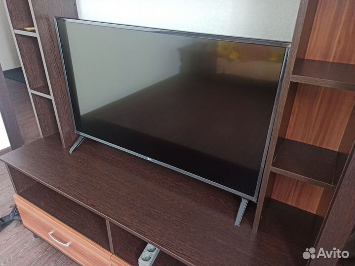 Телевизор LG SMART tv 43