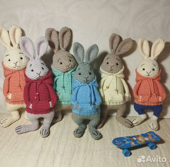 Зайчик, кролик в худи, вязанная игрушка