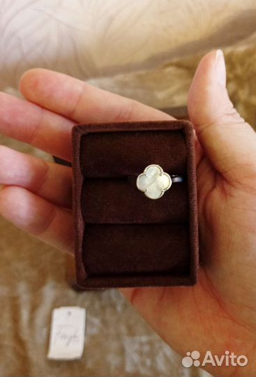 Серебряное кольцо с перламутром в стиле Van Cleef