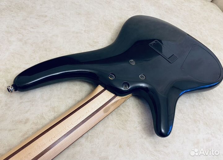 Бас гитара ibanez SR300