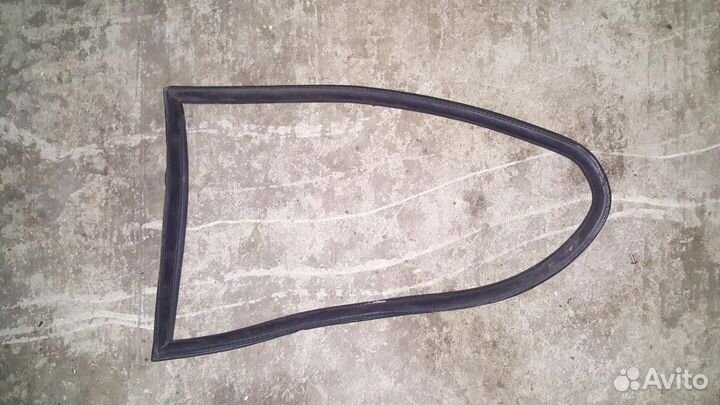 Уплотнитель форточки, левый BMW E46