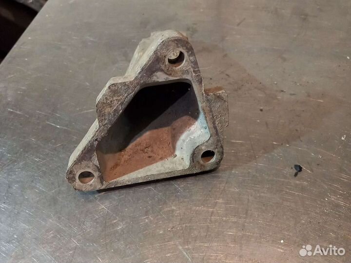 Кронштейн двигателя Mercedes
