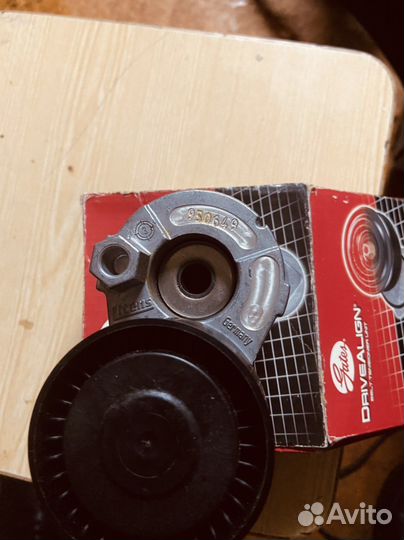 Натяжной ролик Gates T39009