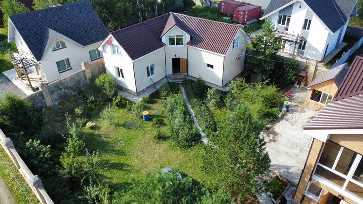 Коттедж 200 м² на участке 7 сот.