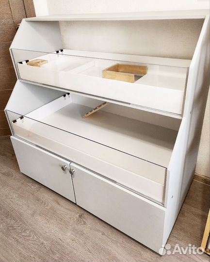 Стеллаж-витрина для морских свинок