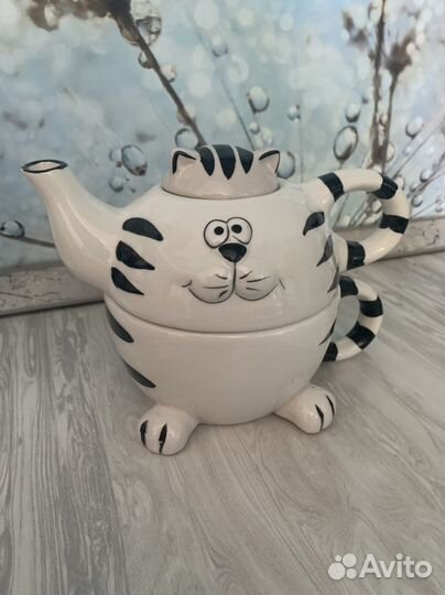 Чайник с чашкой кот