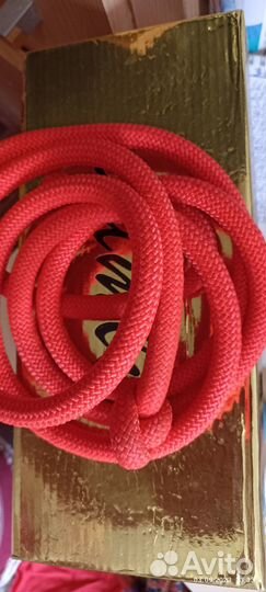 Гимнастическая скакалка