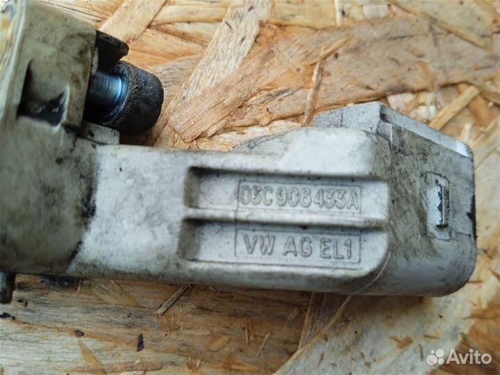 Датчик положения коленвала VW Passat B6