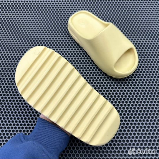 Adidas Yeezy Slide сланцы (шлепки)