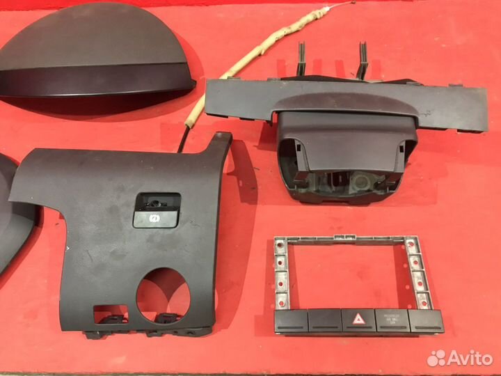 Пластик панели туарег бардачок накладка крышка