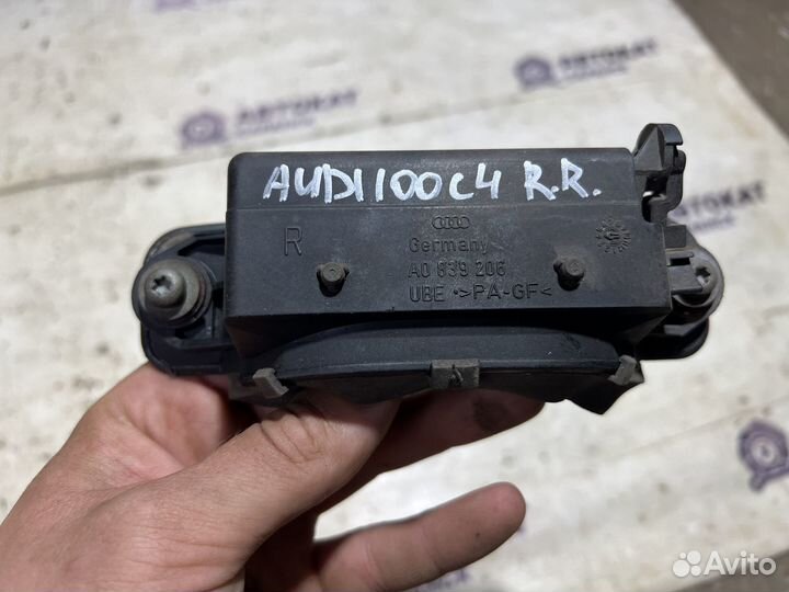 Ручка задняя правая Audi 100 C4