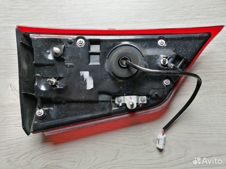 Фонарь задний правый внутр. Mitsubishi Outlander 3