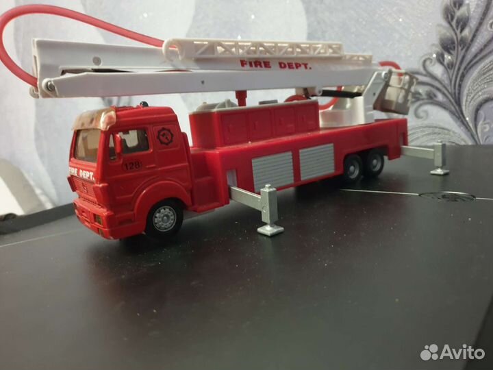 Модель грузовика mersedes пожарная