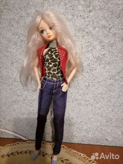 Кукла Соня в джинсах и парике