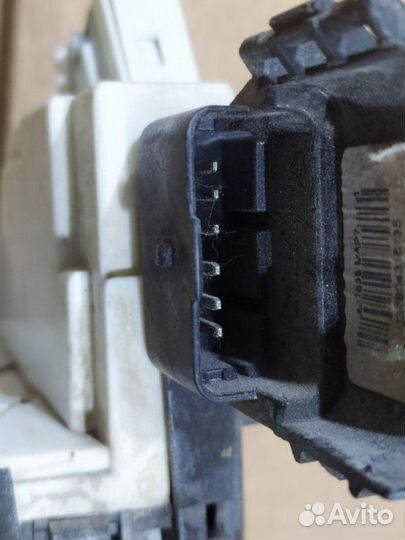 Замок двери передний правый Peugeot 308 2007-2015