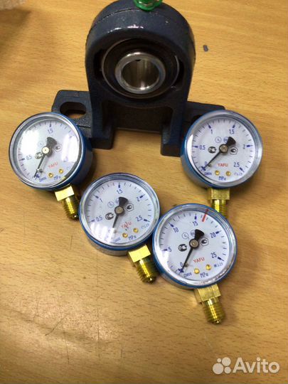 Манометр продаю