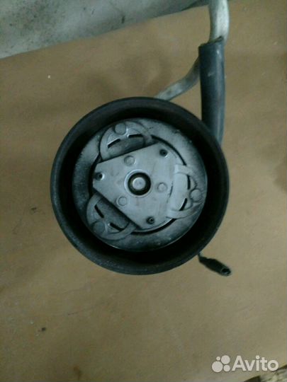 Компрессор кондиционера Nissan sany