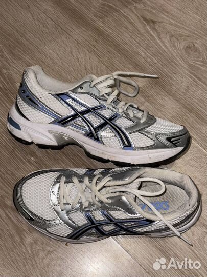 Кроссовки Asics женские