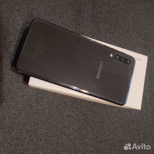 Samsung Galaxy A7 (2018), 4/64 ГБ