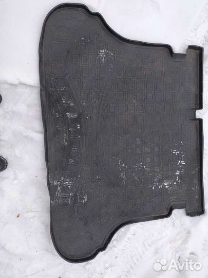 Коврик в багажник. Лада Веста