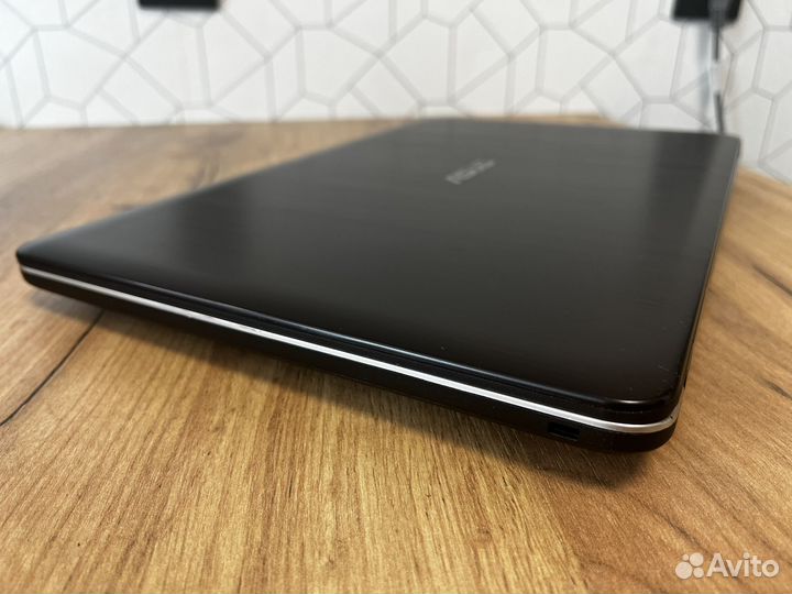 Игровой Asus i3-7020U/ 8GB/ MX 110 2GB/ SSD