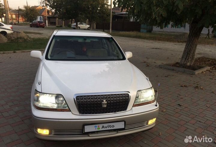 В разборе Toyota Crown Majesta s170 2003 год