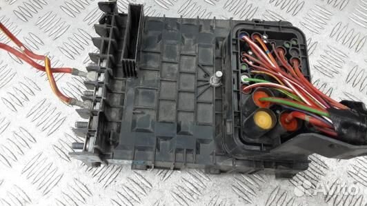 Блок предохранителей skoda yeti 1 (1NN25M101)