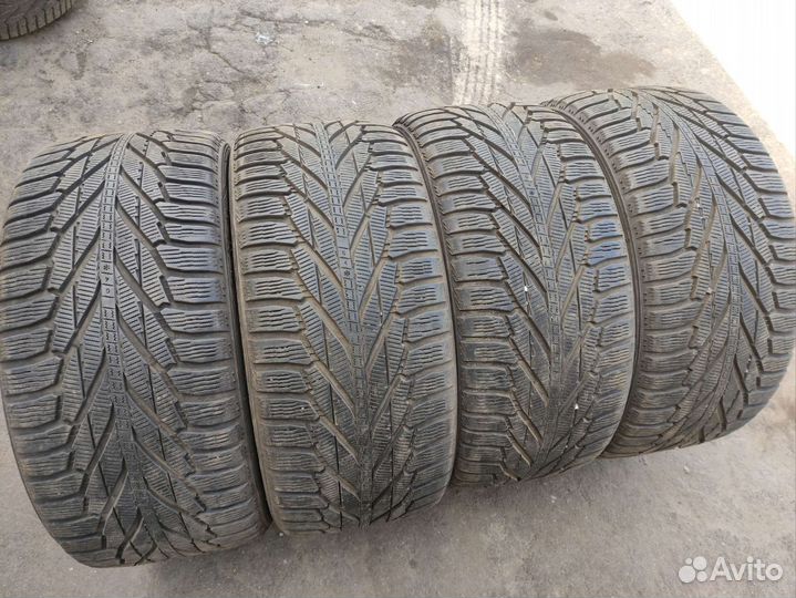 Nokian Tyres Hakkapeliitta R2 275/40 R20 106R
