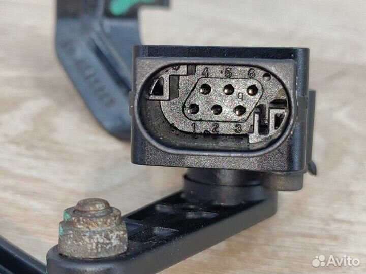 Датчик высоты дорожного просвета Bmw X5 Рест E70