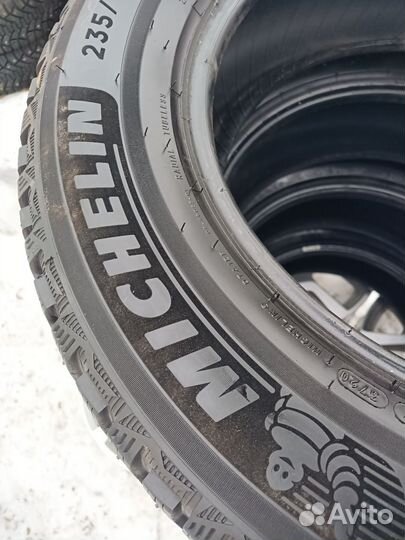 Michelin X-Ice North 4 SUV 235/65 R18 110T