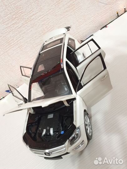 Mercedes gl 1/18 norev