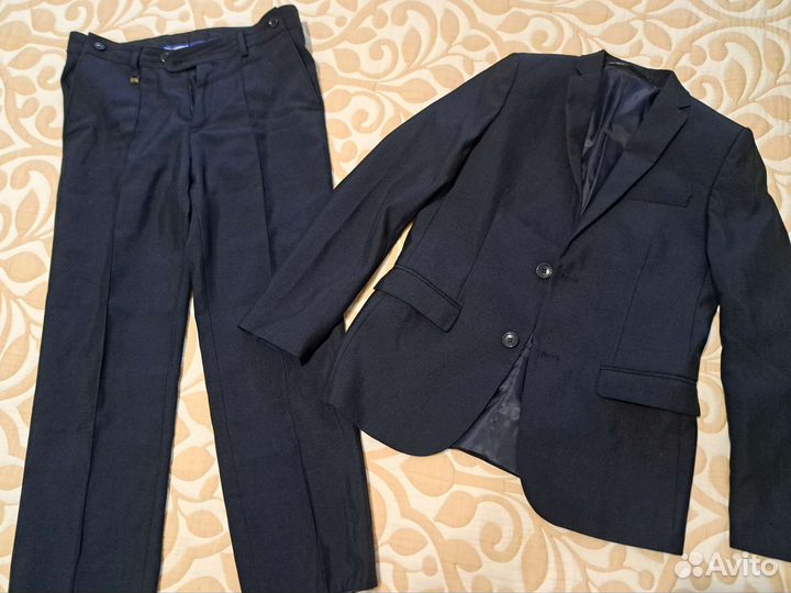 Школьный костюм темно-синего цвета