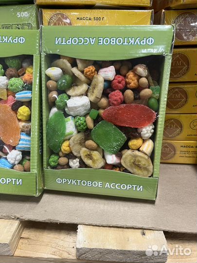 Набор сладостей и сухофруктов