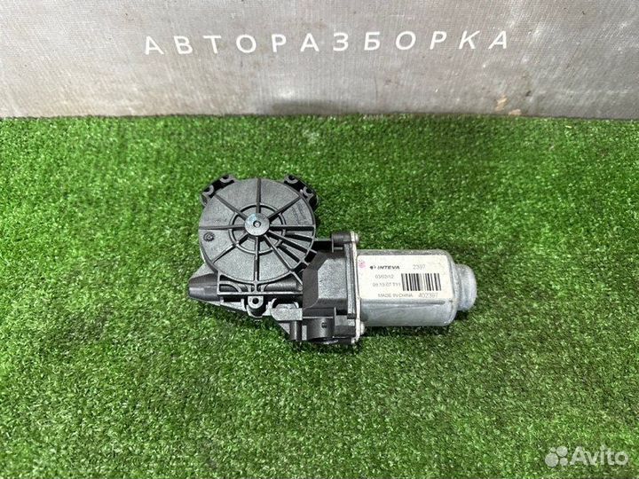 Моторчик стеклоподъёмника задний правый Kia Rio 3