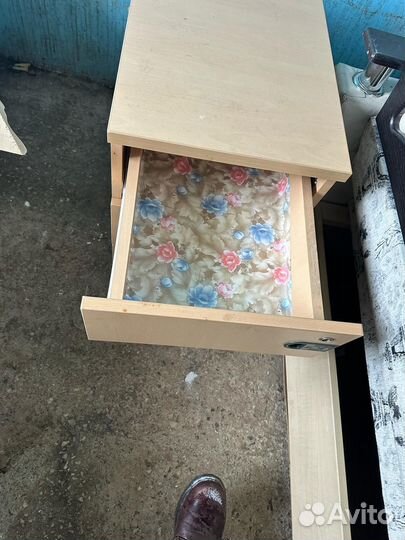 Тумбочка