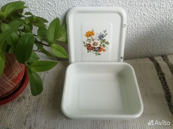 Лотки эмалированные с крышками, 4 шт