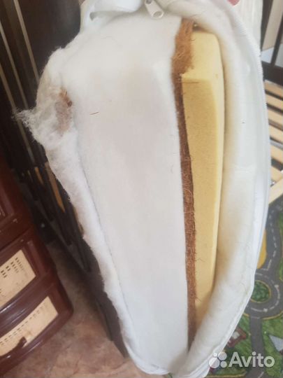 Детская кроватка с маятником