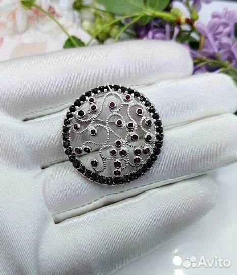 Серебряная брошь с чешским гранатом в серебре