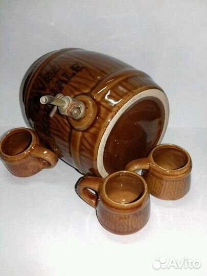 Бочка с кружками