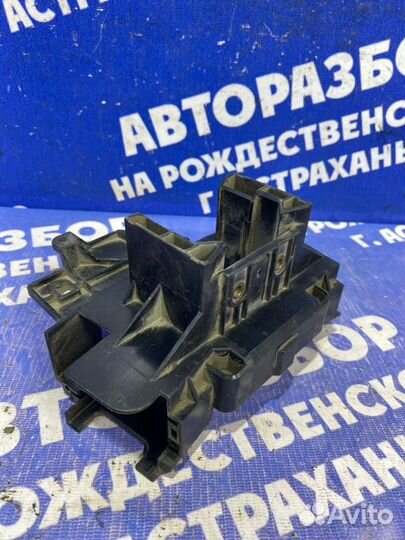 Крепление подрулевых переключателей Ford Focus 2