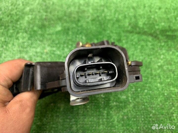 Замок двери задний левый Toyota Kluger V ACU20W