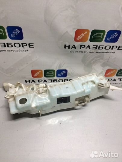 Бачок омывателя Toyota Land Cruiser 200