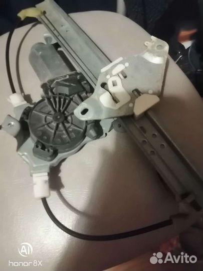 Стекоподьемник